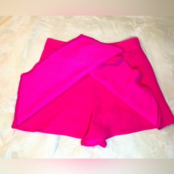 Gently Used Necessary Clothing Hot Pink Envelope Skort! Size Small. - Picture 3 of 6